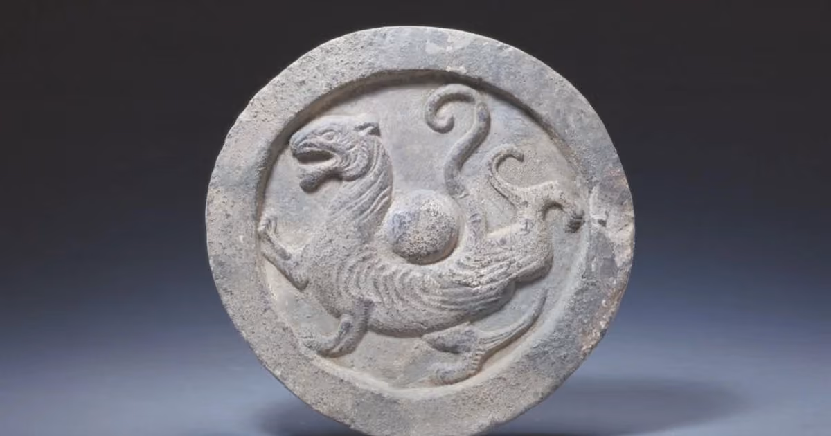 Han-dynasty White Tiger tile end photographed by the Palace Museum